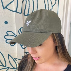 Why do so many Americans wear baseball caps?