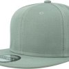 adjustable snapback hat